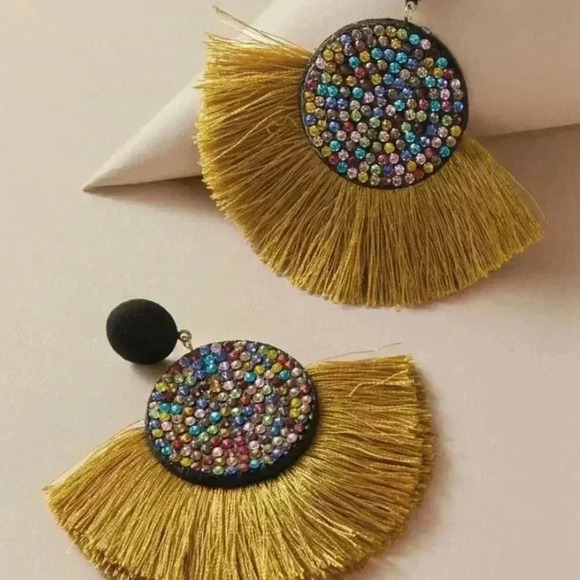 🆕Rhinestone Engraved Round & Fan Tassel Drop🆕 - Picture 2 of 3